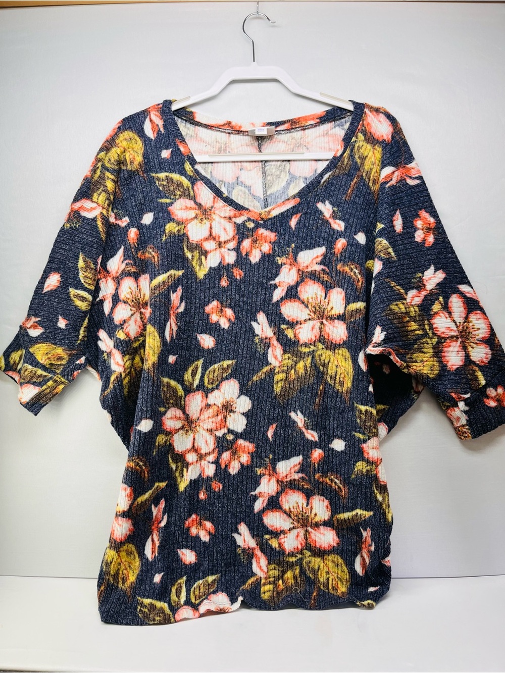 LuLaRoe Naomi Navy Floral V-Neck Top with Coral & Olive‎ Accents